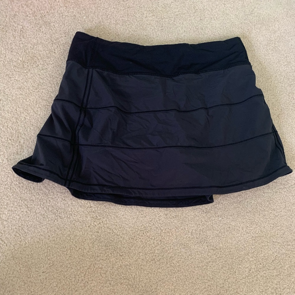size 6 regular length black lulu pace rivival skort